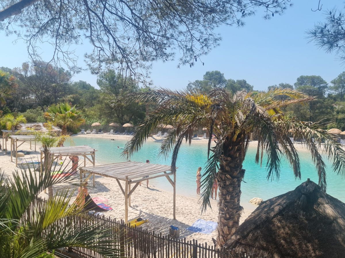 Abris anti-chaleur sur les berges